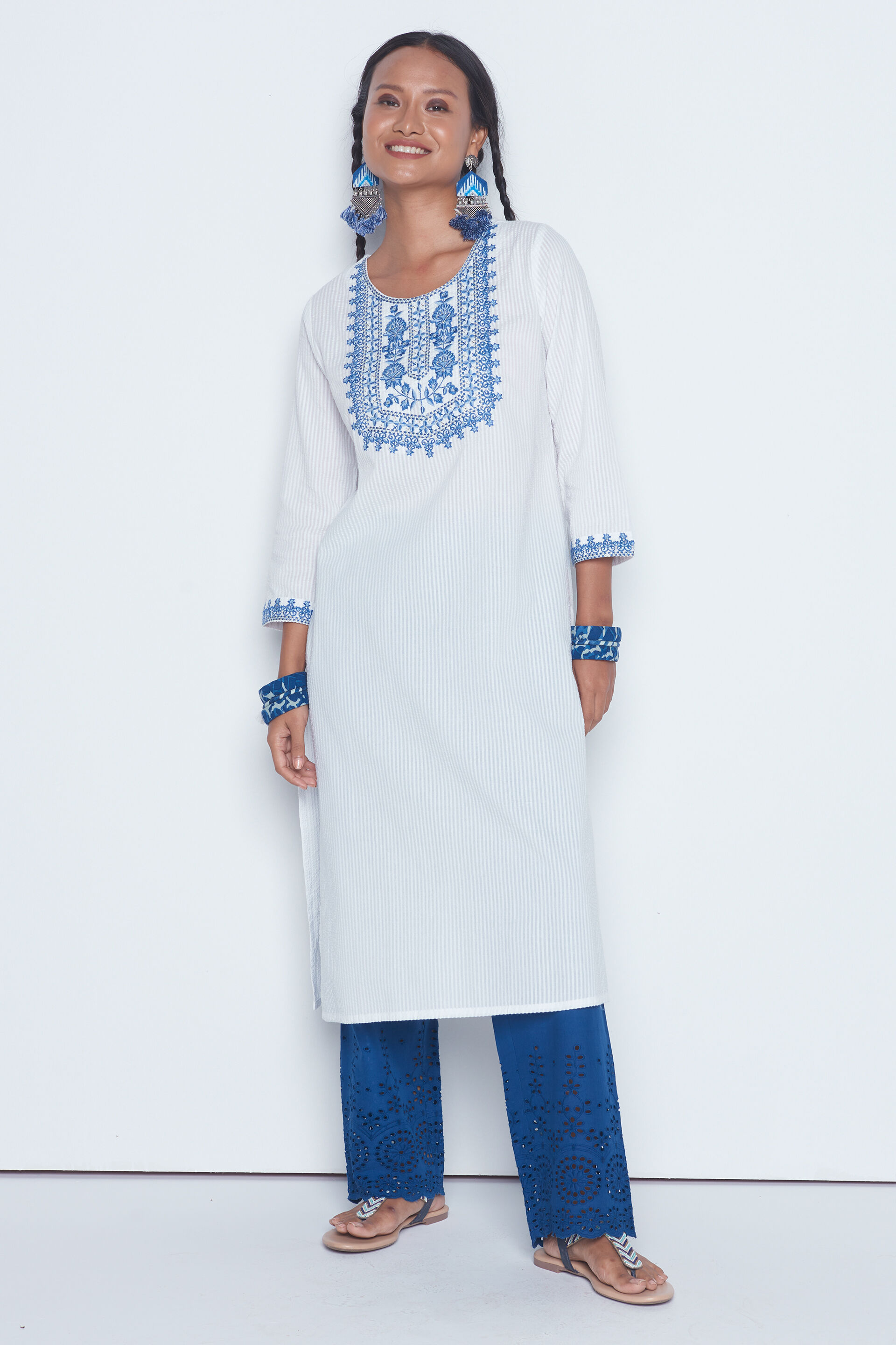 Buy our White Solid Straight Kurta online from globaldesi.in SC FW23GS036KUSC